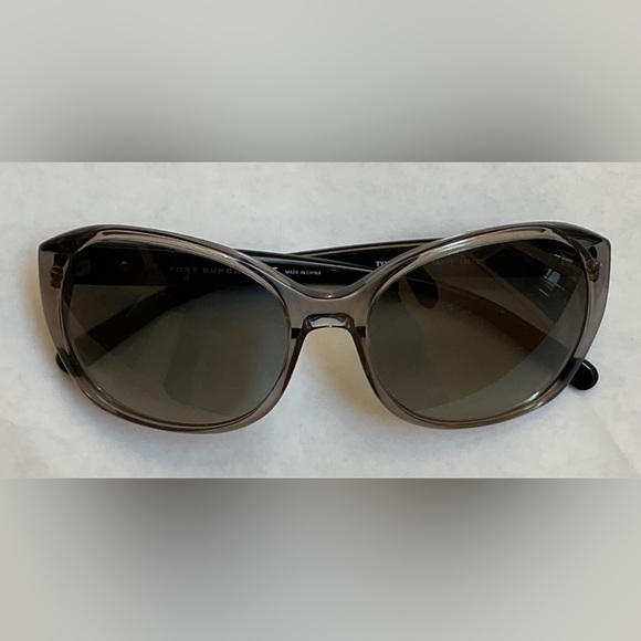 Tory Burch designer sunglasses with case - Picture 2 of 5